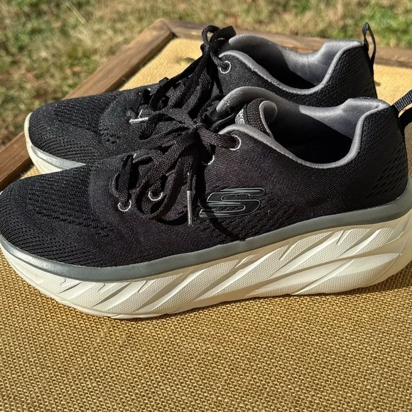 Skechers Women Black and White Athletic Shoes Size 7 - Picture 6 of 8